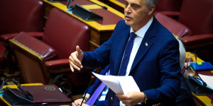 Στη Βουλή οι αμιαντοσκεπές στους οικισμούς ΜΟΜΑ Καλαμών και Μαραθούσας Μεγαλόπολης